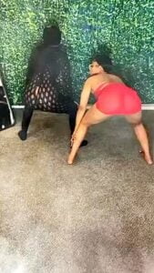 Red Bone In Throwing Ass Before Threesome