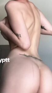 Red hair cosplayer Comyraperg shows her sexy naked body on TikTok 2