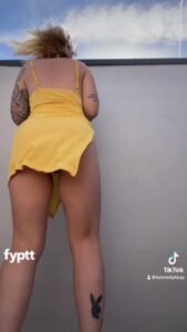 Girl forgets that she doesnt wear panties dancing NSFW TikTok and showing her booty and pussy